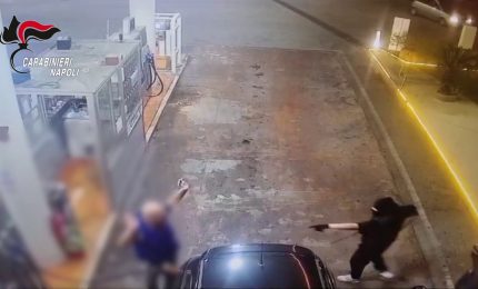 Rapina a distributore carburanti nel Napoletano, arrestati 3 giovani