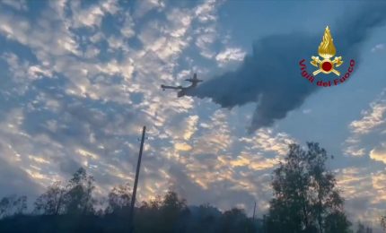 Incendio nel Crotonese, vento alimenta le fiamme