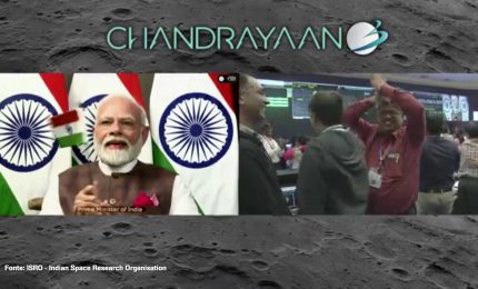 L'India arriva sulla Luna, l'entusiasmo dei tecnici e del premier Modi