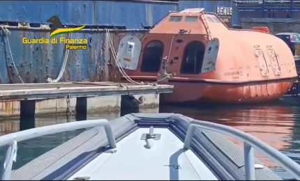 Palermo, 2 arresti al porto per furto di olio da natante confiscato