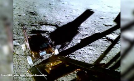 Luna, il rover indiano inizia l'esplorazione