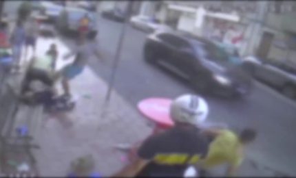 Maxi rissa a colpi di bastone a Gela, le immagini