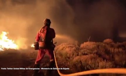 Maxi incendio a Tenerife, oltre 12 mila evacuati