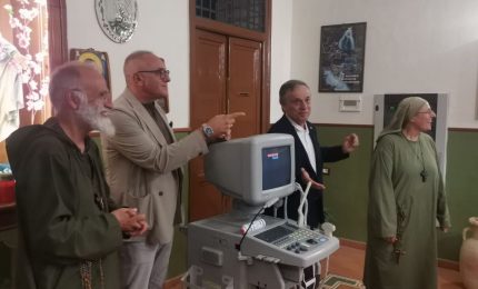 Un ecografo donato alla missione femminile di Biagio Conte a Palermo