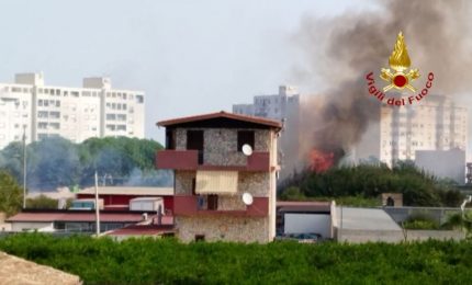 Fiamme in un canneto a Palermo, un 78enne ustionato