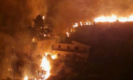 La Sicilia continua a bruciare, notte di incendi nel Palermitano