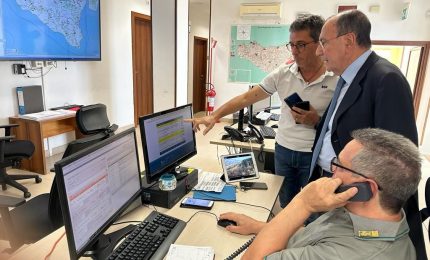 Schifani in sala operativa del corpo forestale segue emergenza incendi