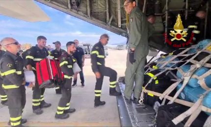 Libia, partito da Pisa il contingente di soccorso dei vigili del fuoco