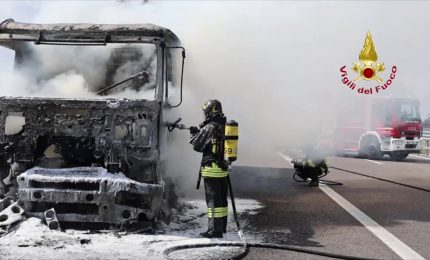 A fuoco motrice camion lungo la superstrada Pedemontana Veneta
