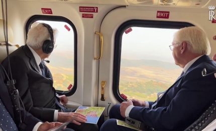Mattarella e Steinmeier sorvolano le zone colpite dai roghi in Sicilia