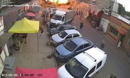 Bomba russa su un mercato in Ucraina, almeno 16 le vittime
