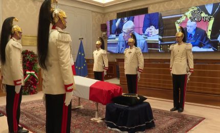 I funerali di Napolitano, le immagini del feretro che lascia il Senato