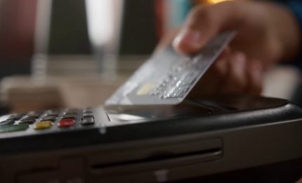 Cresce del 21% il valore delle transazioni con carte di pagamento