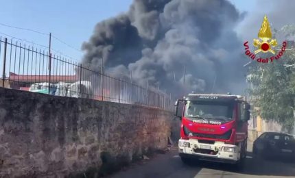 Incendi a Palermo e provincia, vigili del fuoco e 3 canadair in azione