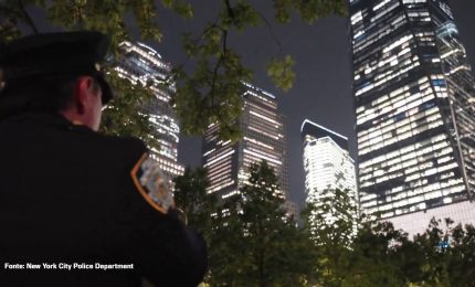 Torri Gemelle, l'omaggio della Polizia di New York alle vittime