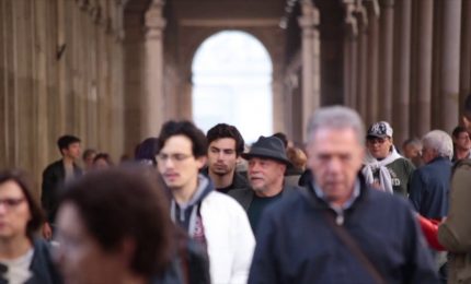 Consumi delle famiglie in brusca frenata