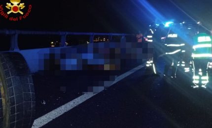 Scontro sull&rsquo;A1 fra un tir e un bus migranti partito dalla Sicilia. Due morti e 25 feriti