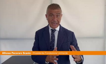 Pecoraro Scanio &ldquo;Pomodoro e Pizzaunesco al Pizzavillage a Milano"