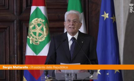 Mattarella "Rispettare la dignit&agrave; del lavoro"