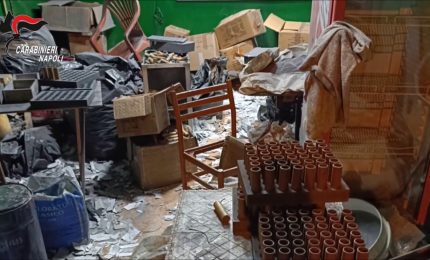 Fabbrica di esplosivi tra le abitazioni di Scampia, due arresti