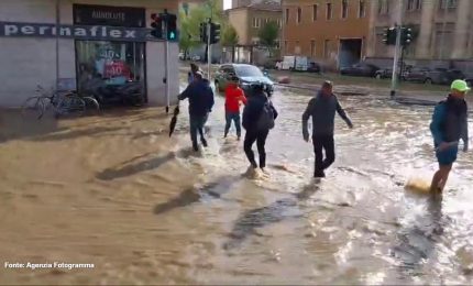 Maltempo, Milano finisce sott'acqua. Esonda il Seveso. Le immagini