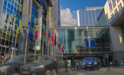 Bilancio Ue, Parlamento chiede 10 mld in pi&ugrave; per affrontare le crisi