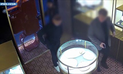 Furti per 450 mila euro in centro a Milano, 2 arresti