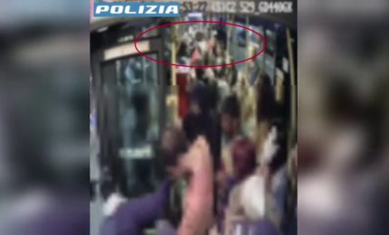 Bergamo, arrestata baby gang che aggred&igrave; minorenni su un bus