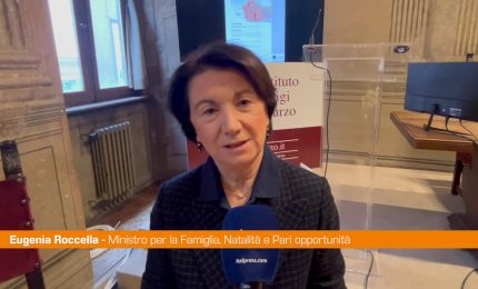 Roccella "Rendere pi&ugrave; attrattiva la genitorialit&agrave;"