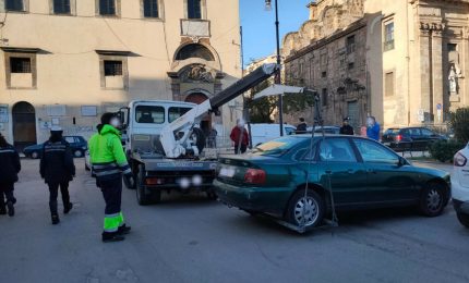 Blitz dei vigili urbani a piazza Kalsa e Porta dei Greci a Palermo