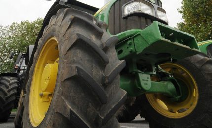 Protesta di agricoltori nell&rsquo;Agrigentino, trattori in corteo