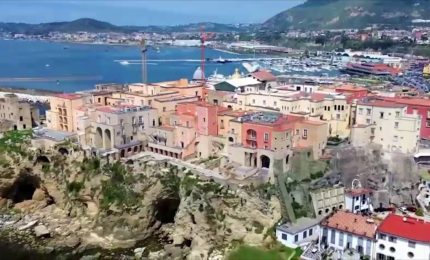 Undici misure cautelari per corruzione nel napoletano