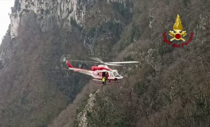 Uomo precipita in un dirupo nell'avellinese, le immagini dei soccorsi