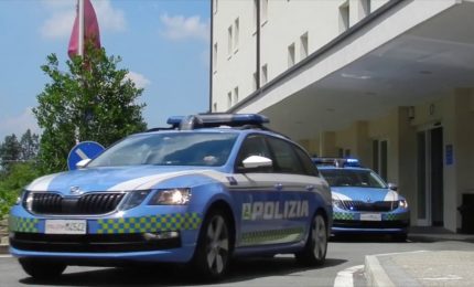 Polizia sequestra auto riciclate mediante false nazionalizzazioni