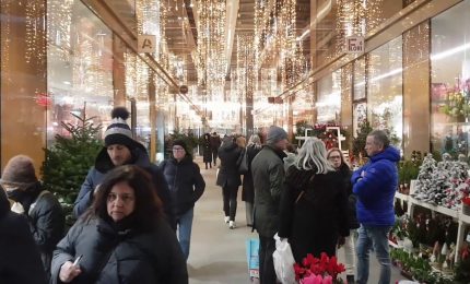 L&rsquo;inflazione rallenta al 5,7%, sale il reddito delle famiglie