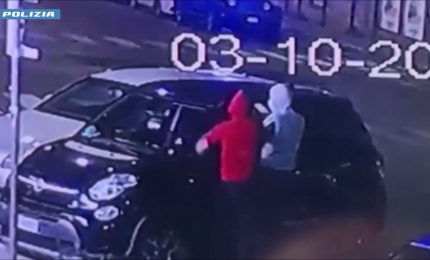 Riciclaggio di vetture rubate ed estorsioni, 20 indagati a Palermo