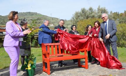 8 marzo, inaugurata panchina rossa alle terme di Cefal&agrave; Diana