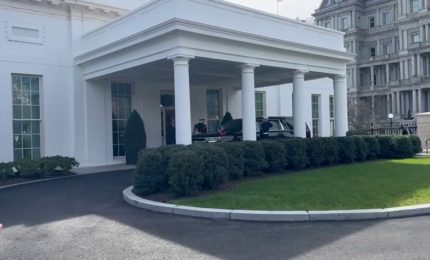 L'arrivo del premier Meloni alla Casa Bianca per l'incontro con Biden