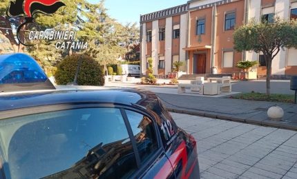 Voto di scambio e corruzione, arrestato il sindaco di Tremestieri Etneo