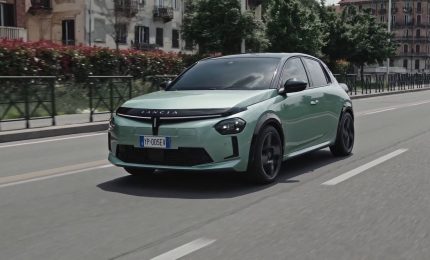 Lancia riparte da Ypsilon, forme nuove e tanta grinta