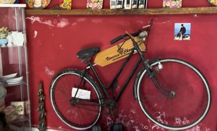 30 anni senza Massimo Troisi, a Salina esposta la bici de &ldquo;Il Postino&rdquo;