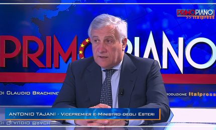 Tajani "Costruire maggioranza di centrodestra in Ue, mai con Le Pen"
