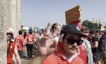 Italiani e svizzeri colorano Berlino prima del match