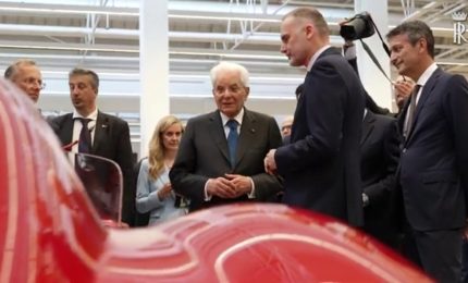 Mattarella visita il nuovo e-building della Ferrari a Maranello
