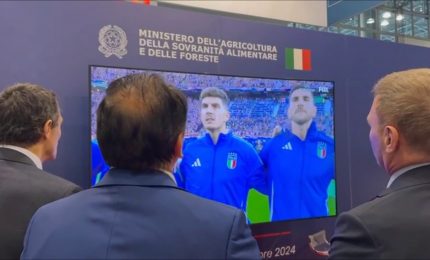 Croazia-Italia, Lollobrigida e Cirio cantano inno Mameli a New York