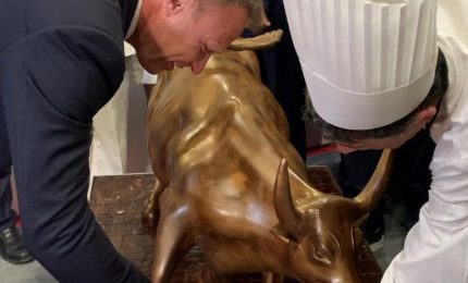 Toro di Wall Street di cioccolato, l&rsquo;omaggio di Fiasconaro al Fancy Food