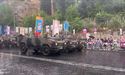 Gonfalone della Sicilia alla sfilata per il 2 giugno a Roma