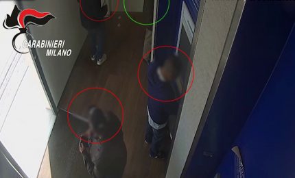 Milano, rubavano denaro prelevato da anziani a sportello. 10 arresti