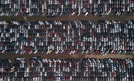 L&rsquo;Ue prova a frenare l'invasione cinese, dazi sulle auto elettriche