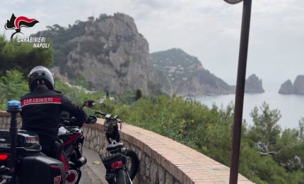A Capri controlli dei carabinieri con pattuglie, motovedette e bici